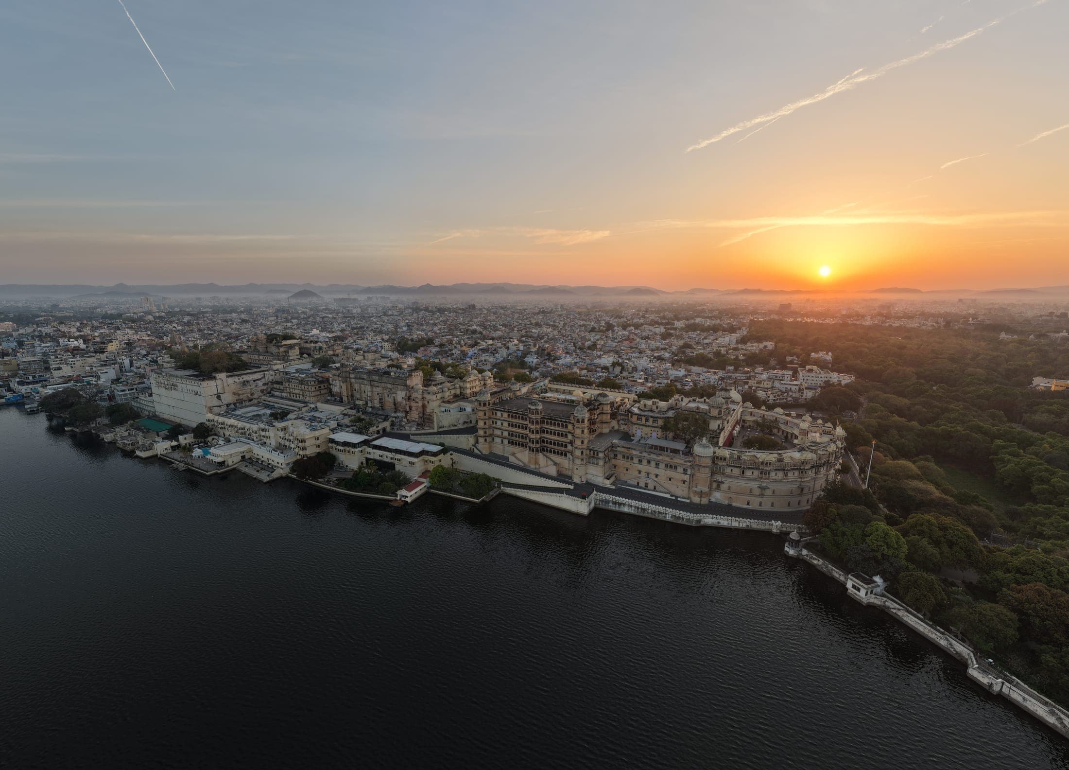 Sunrise over Pichola — Udaipur
